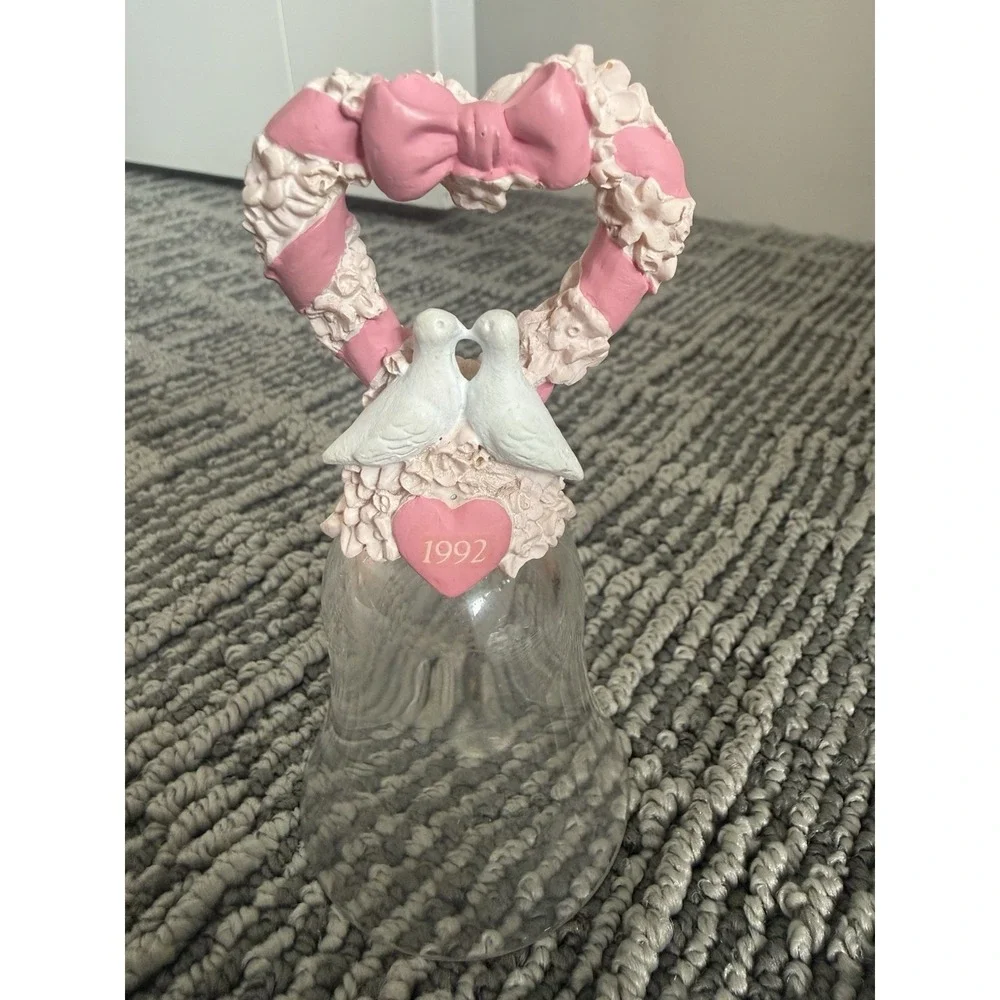 NEW IN BOX Avon Crystal Bell 1992 Wedding Anniversary DOVES in HEART Pink Ribbon